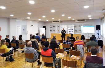 Una veintena de empresarios asiste a la charla de ciberseguridad ofrecida en la ACEB